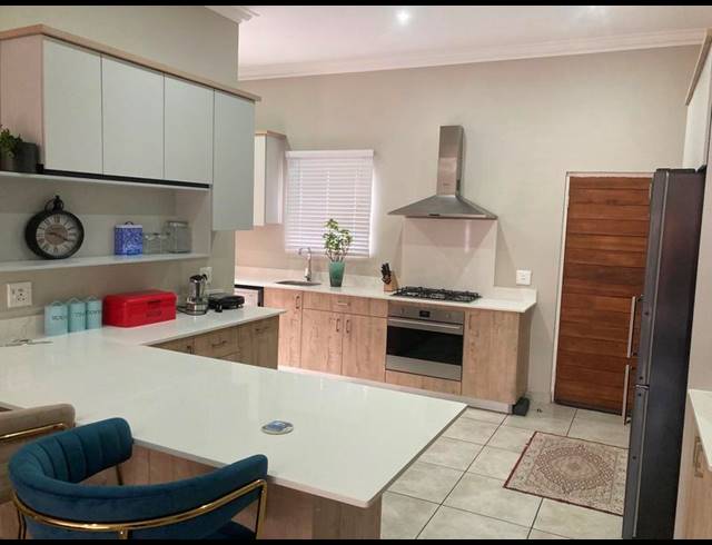 3 BEDROOM HOUSE FOR SALE IN SIX FOUNTAINS